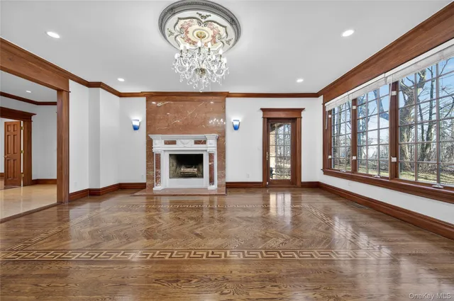 $2,588,000 | 3 Chestnut Court, Old Westbury, NY 11568