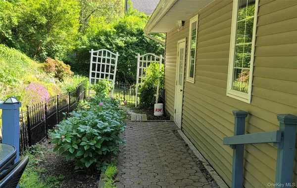 $4,000 | 23 Violet Place, Rhinebeck, NY 12572