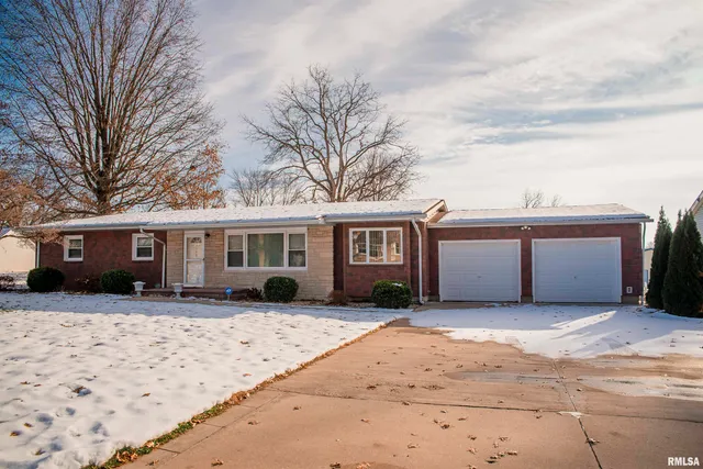 $305,000 | 2208 Cherry Lane, Quincy, IL 62301