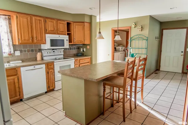 $305,000 | 2208 Cherry Lane, Quincy, IL 62301