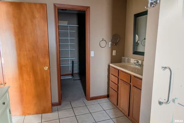 $305,000 | 2208 Cherry Lane, Quincy, IL 62301