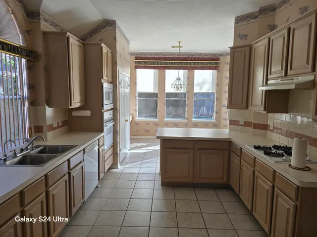 $2,400 | 2727 Gregway Lane, Missouri City, TX 77459