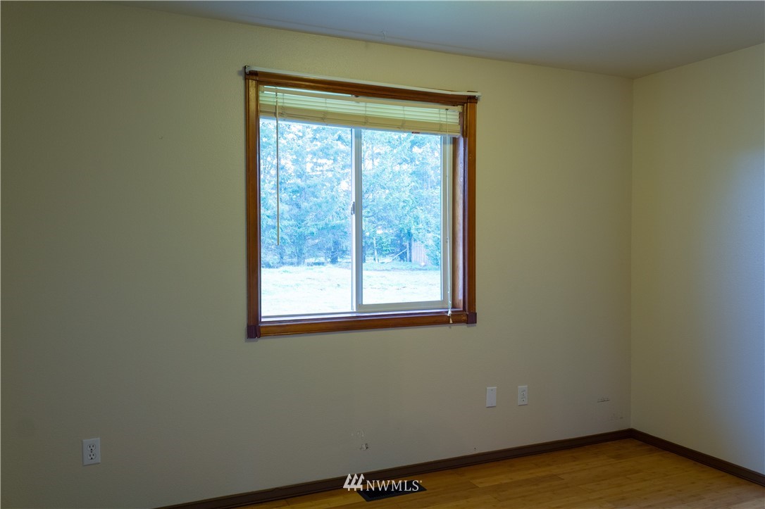 9122 Applegate Loop Southwest Rochester, WA 98579 - Photo 12 of 16