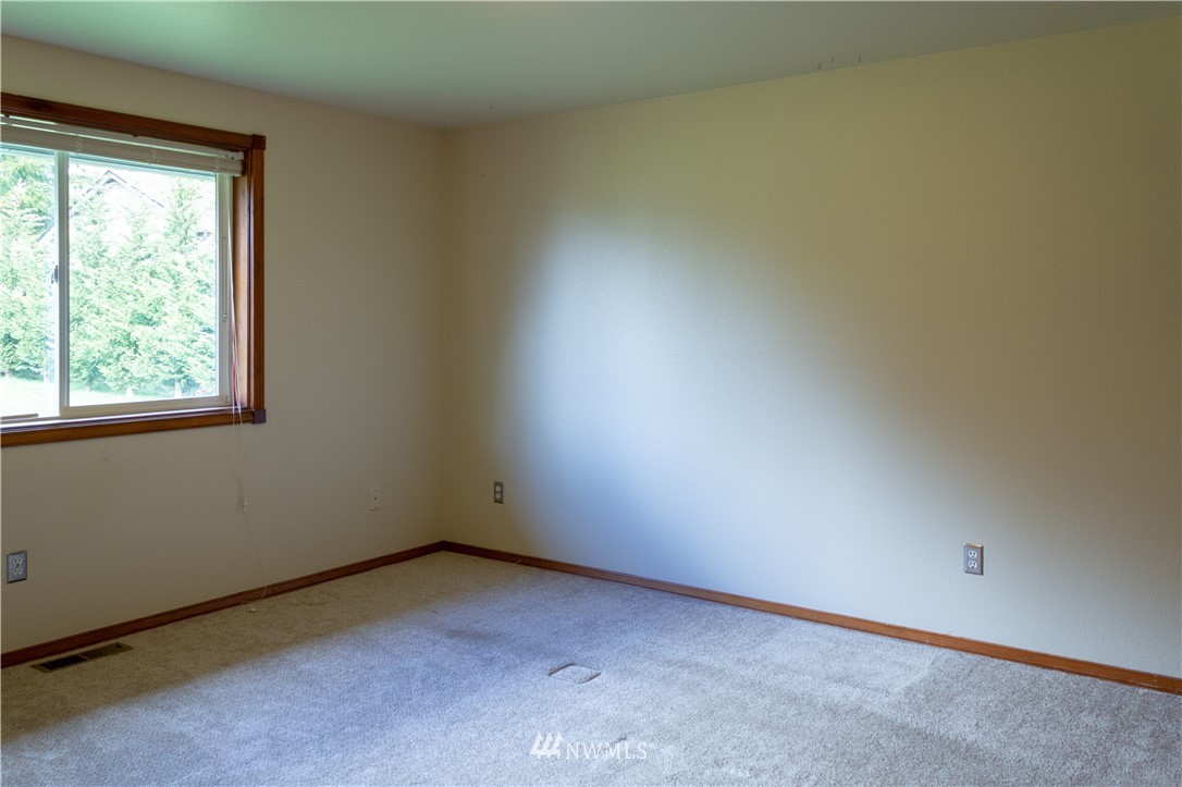 9122 Applegate Loop Southwest Rochester, WA 98579 - Photo 7 of 16