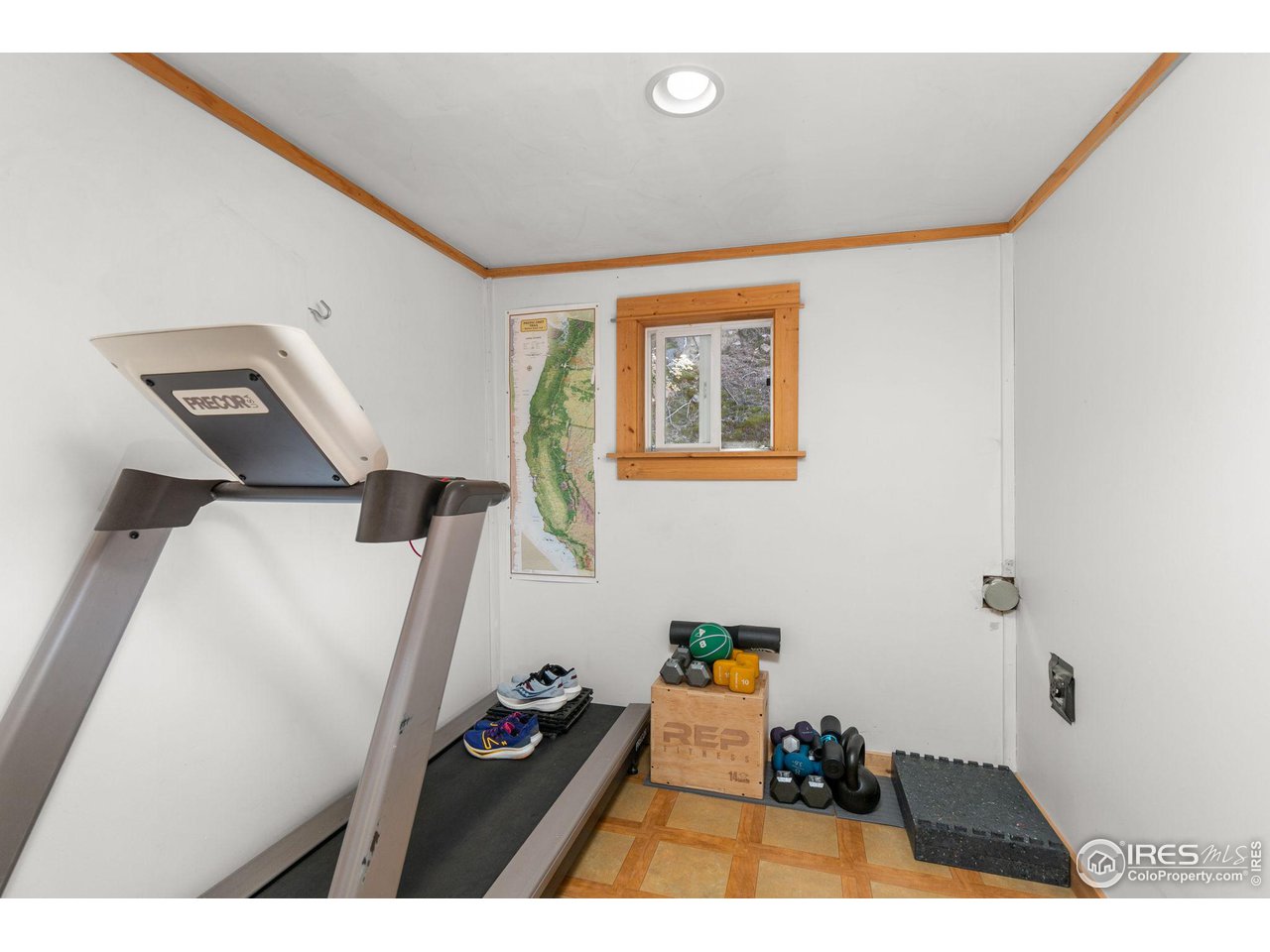 3072 Highway 72 Black Hawk, CO 80422 - Photo 13 of 36 a living room with furniture