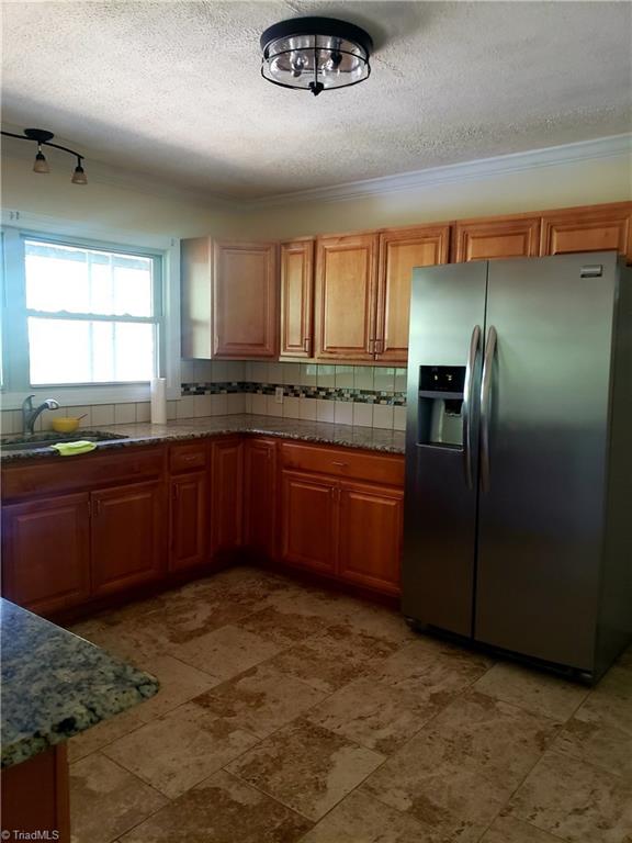 209 Willis Road Mount Airy, NC 27030 - Photo 4 of 13 Gallery Image 4