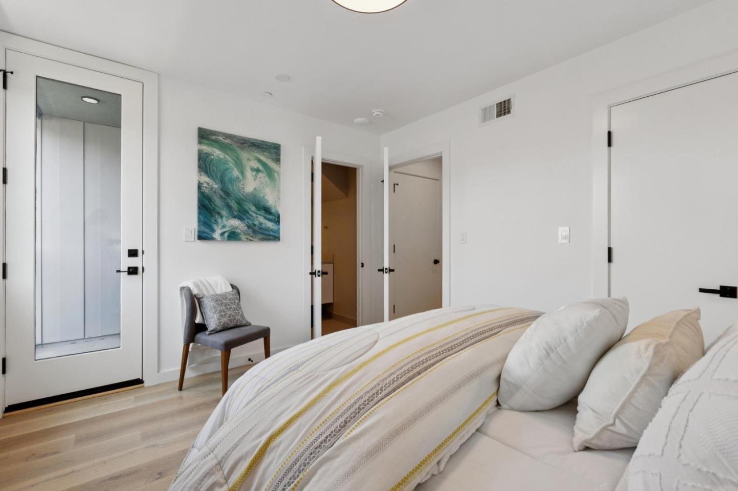 1433 Floribunda Avenue, Unit 5 Burlingame, CA 94010 - Photo 7 of 58 a bedroom with a bed and a chair