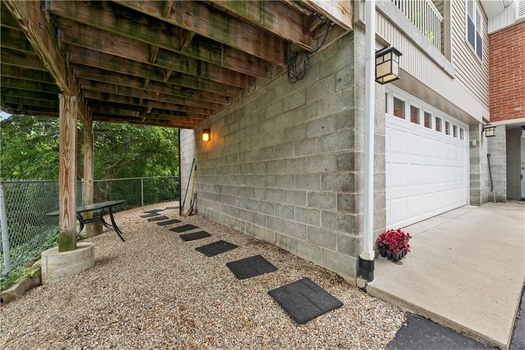 945 Roland Road Pittsburgh, PA 15221 - Photo 32 of 35