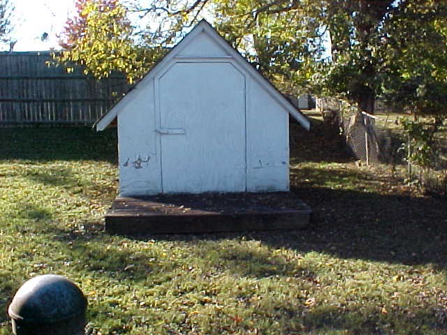 912 Mitchell Road, Unit B Nashville, TN 37206 - Photo 3 of 19 a view of backyard with green space
