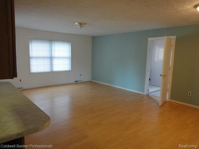43705 Harris Road Belleville, MI 48111 - Photo 11 of 25 Family Room