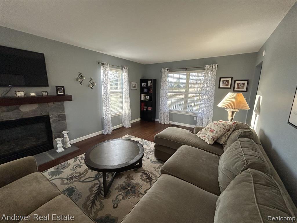 6031 Holt Road Holt, MI 48842 - Photo 6 of 29