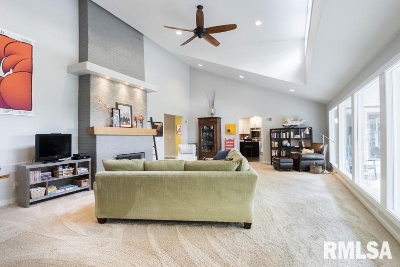 418 East High Point Road Peoria, IL 61614 - Photo 4 of 36 Gallery Image 4