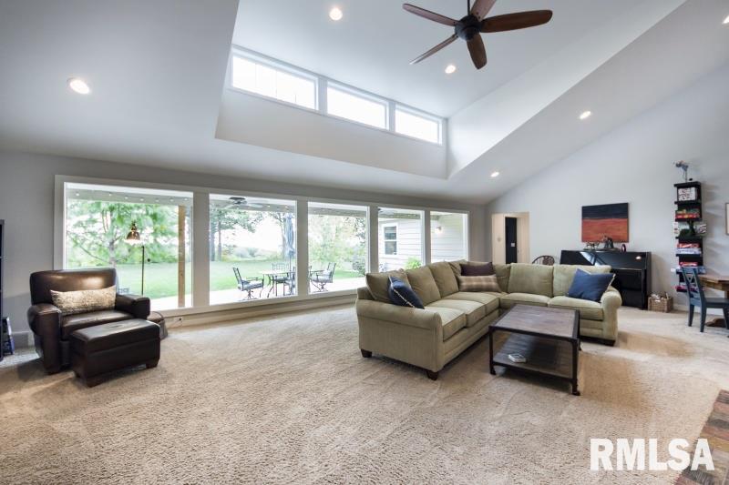 418 East High Point Road Peoria, IL 61614 - Photo 5 of 36 Gallery Image 5