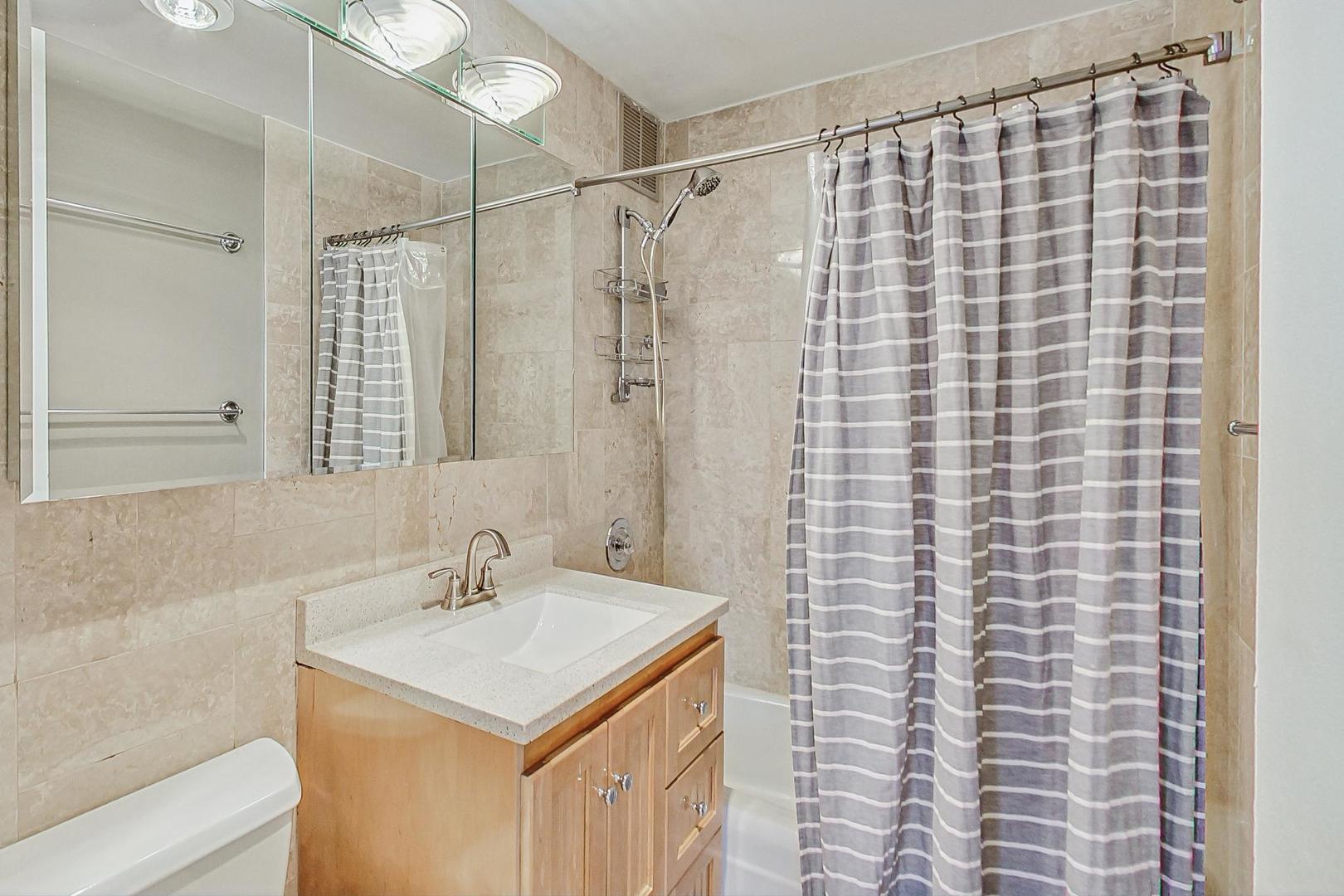 655 West Irving Park Road, Unit 812 Chicago, IL 60613 - Photo 18 of 33 Gallery Image 18