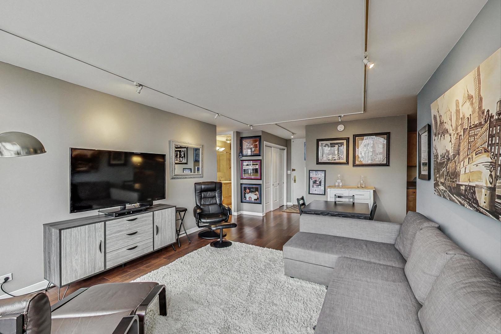 655 West Irving Park Road, Unit 812 Chicago, IL 60613 - Photo 7 of 33 Gallery Image 7