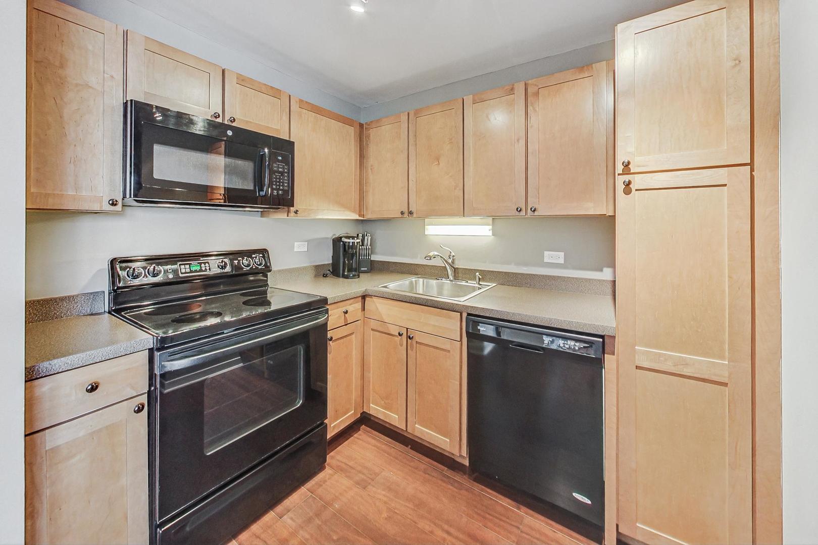 655 West Irving Park Road, Unit 812 Chicago, IL 60613 - Photo 9 of 33 Gallery Image 9