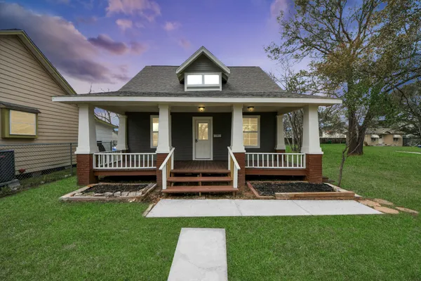 $249,000 | 837 Fowlkes Street, Sealy, TX 77474