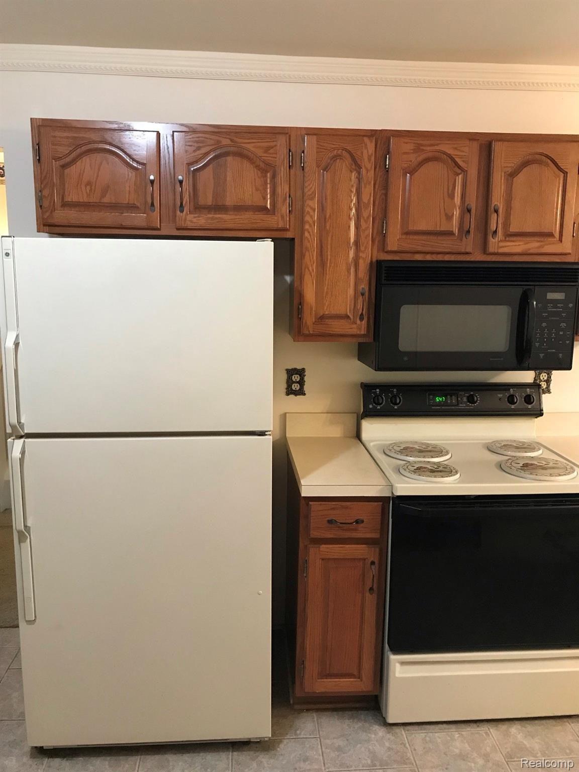21587 Quail Ridge Drive Riverview, MI 48193 - Photo 11 of 31 qrcstove.JPEG