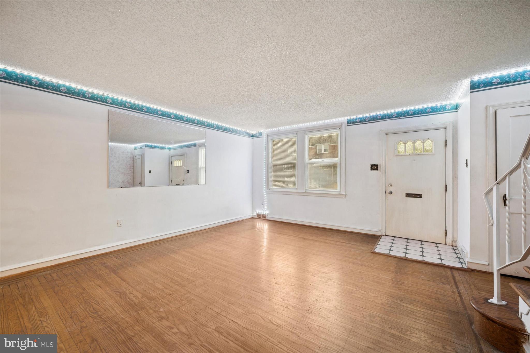 6024 Reach Street Philadelphia, PA 19111 - Photo 5 of 23 Living room