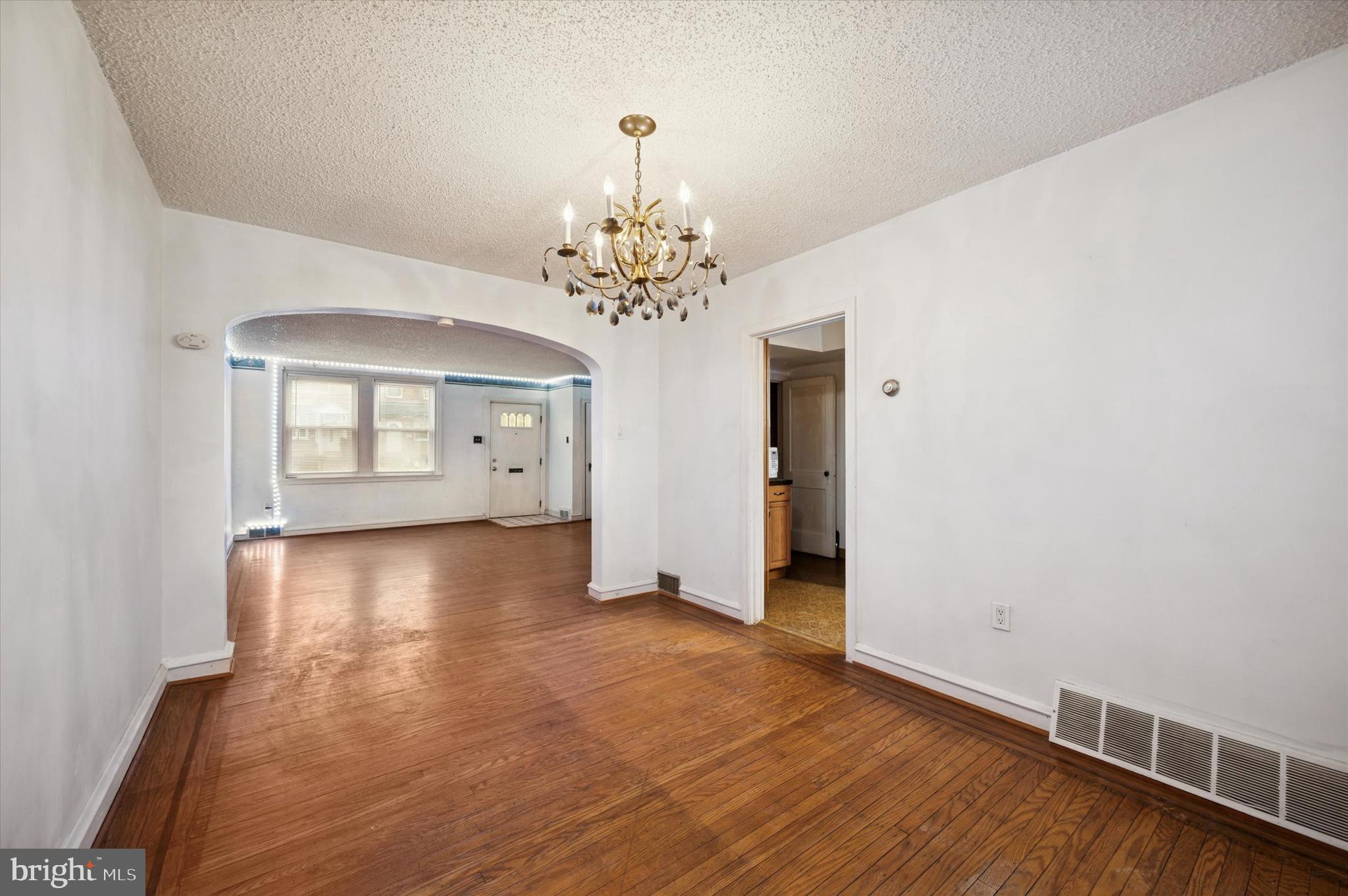 6024 Reach Street Philadelphia, PA 19111 - Photo 7 of 23 Dining room