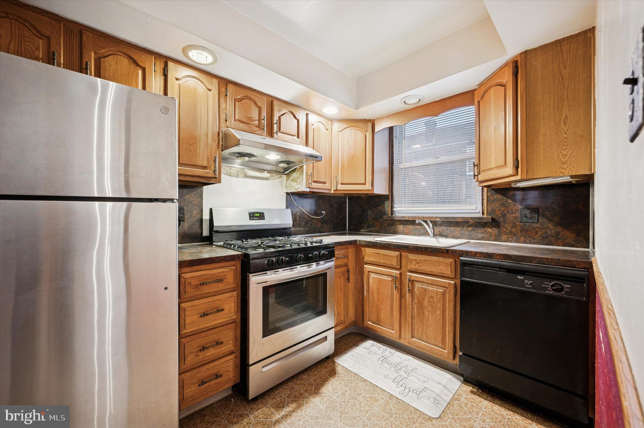 6024 Reach Street Philadelphia, PA 19111 - Photo 10 of 23 Kitchen