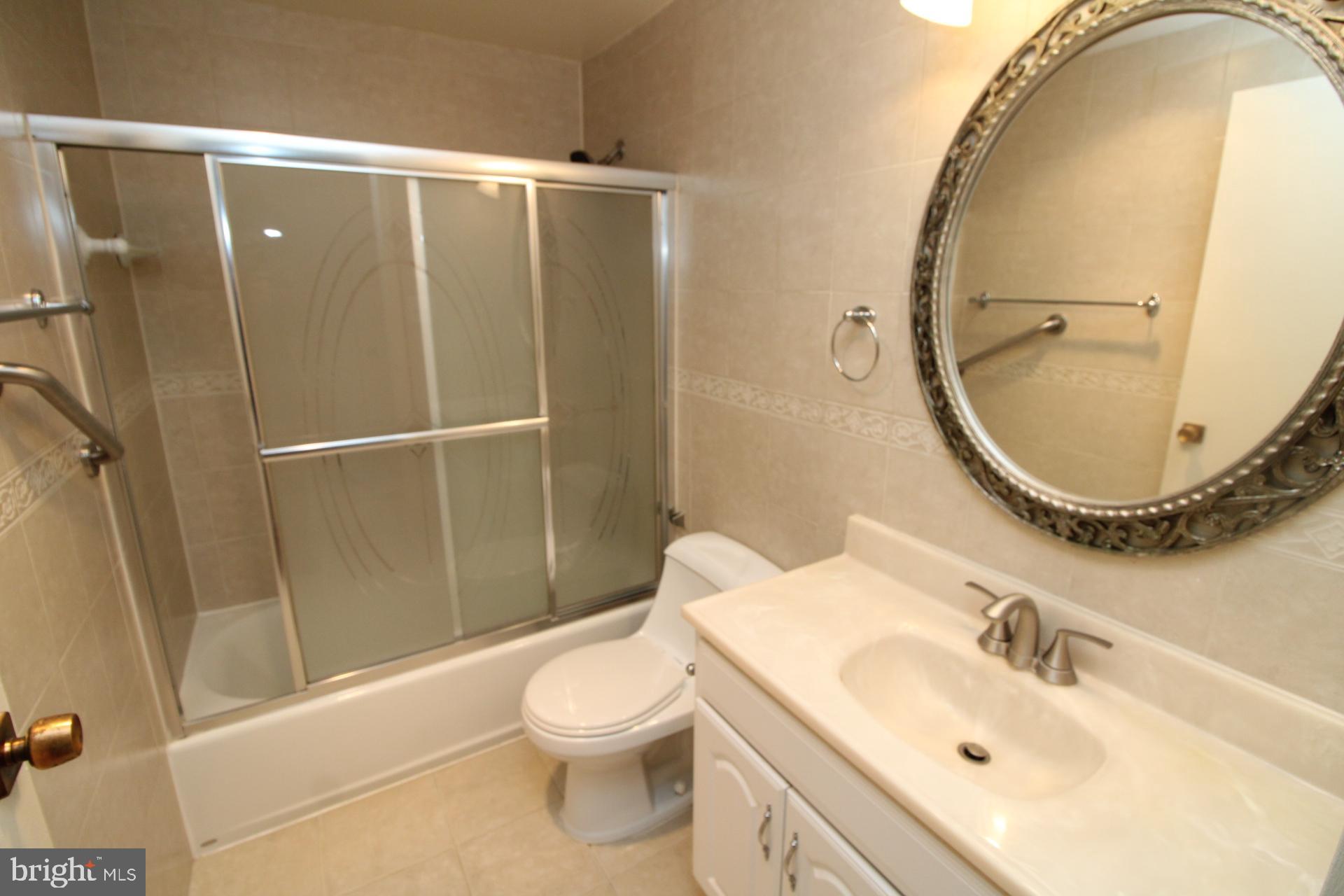 9701 Fields Road, Unit 407 Gaithersburg, MD 20878 - Photo 21 of 29 Full Bathroom