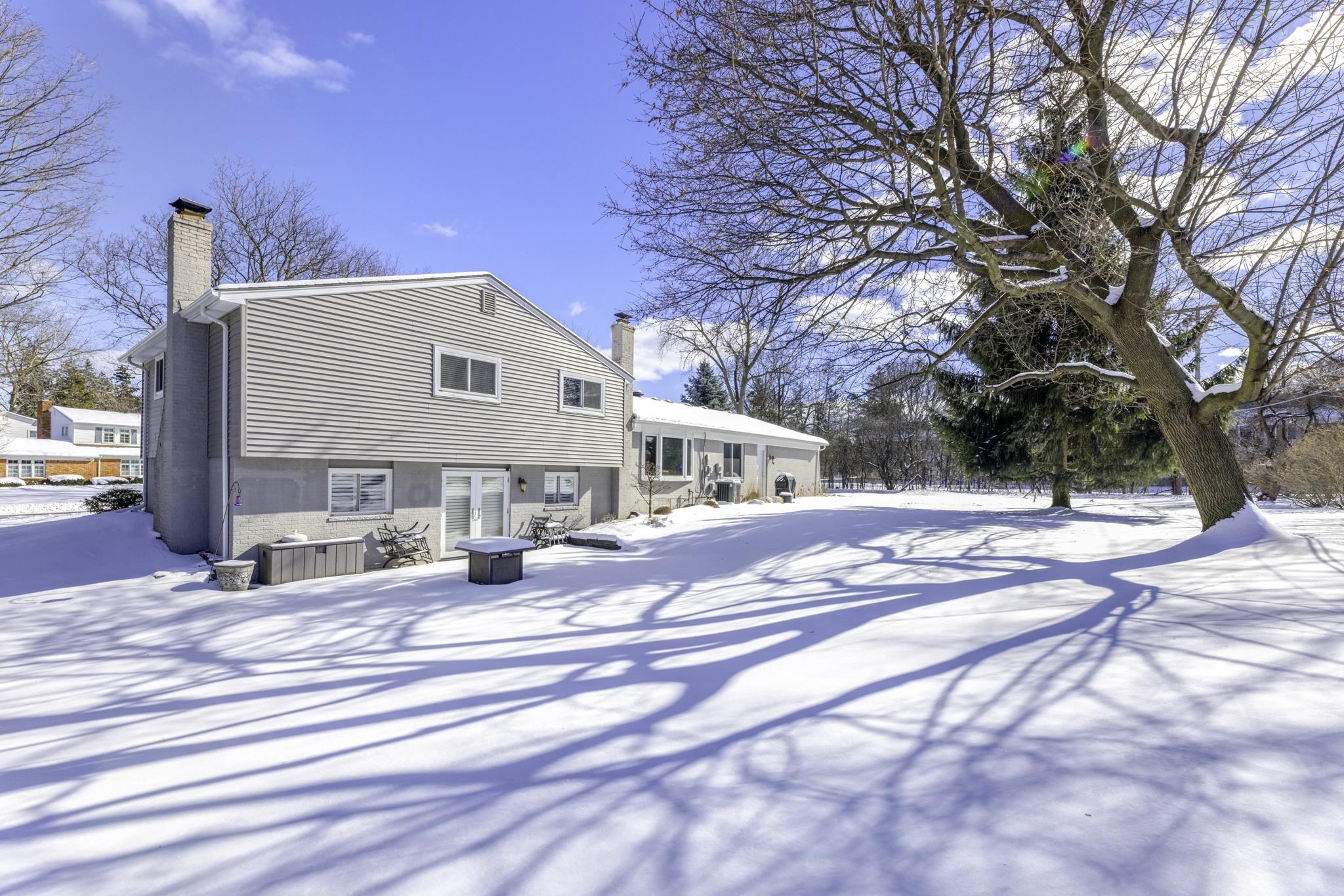2762 Bridle Road Bloomfield Hills, MI 48304 - Photo 6 of 42 50166885-0f7efbca-0835-4f3f-a511-de91f39b6e23.JPG