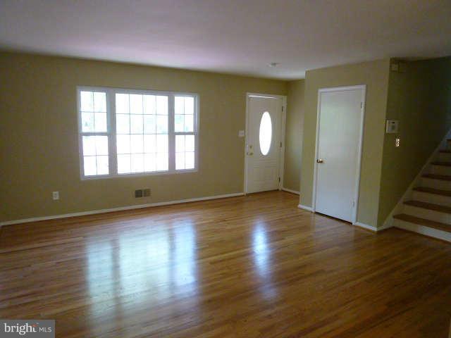 8116 Karl Road Alexandria, VA 22308 - Photo 4 of 16 Living Room