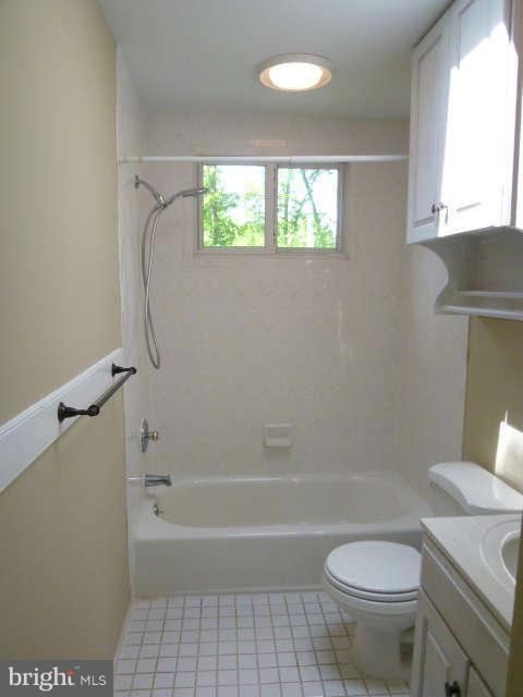 8116 Karl Road Alexandria, VA 22308 - Photo 8 of 16 Bath