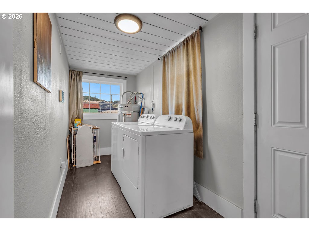 519 West Main Street Sheridan, OR 97378 - Photo 21 of 41 a utility room with cabinets washer and dryer