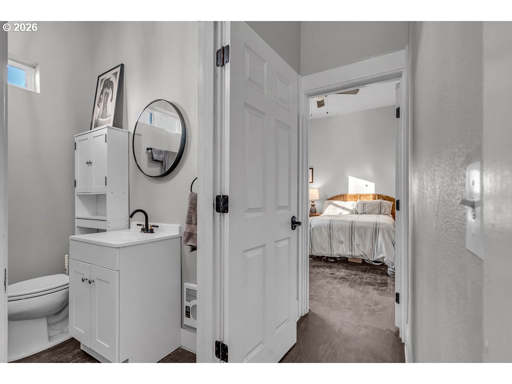 519 West Main Street Sheridan, OR 97378 - Photo 24 of 41 a en suite bathroom with a toilet sink and mirror