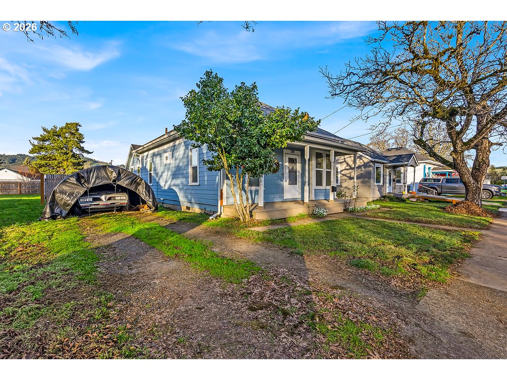 519 West Main Street Sheridan, OR 97378 - Photo 4 of 41 a house view with a garden space