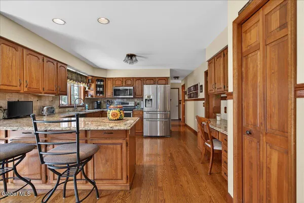 $699,900 | 10 Timberwick Drive, Halfmoon, NY 12065
