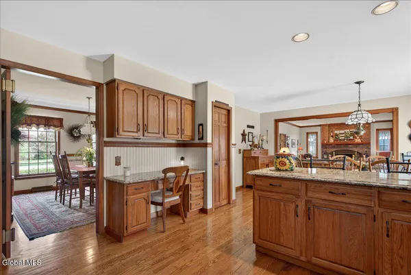 $699,900 | 10 Timberwick Drive, Halfmoon, NY 12065