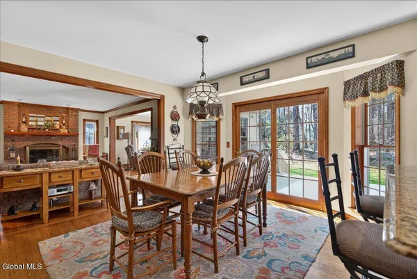 $699,900 | 10 Timberwick Drive, Halfmoon, NY 12065