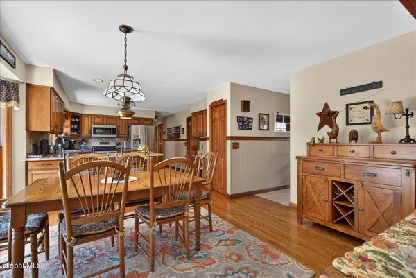$699,900 | 10 Timberwick Drive, Halfmoon, NY 12065