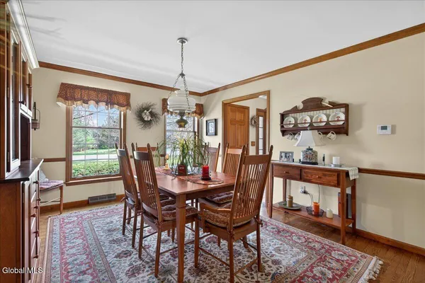 $699,900 | 10 Timberwick Drive, Halfmoon, NY 12065