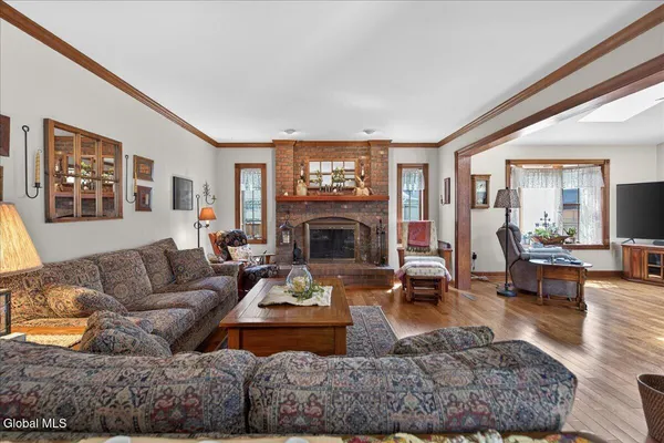 $699,900 | 10 Timberwick Drive, Halfmoon, NY 12065