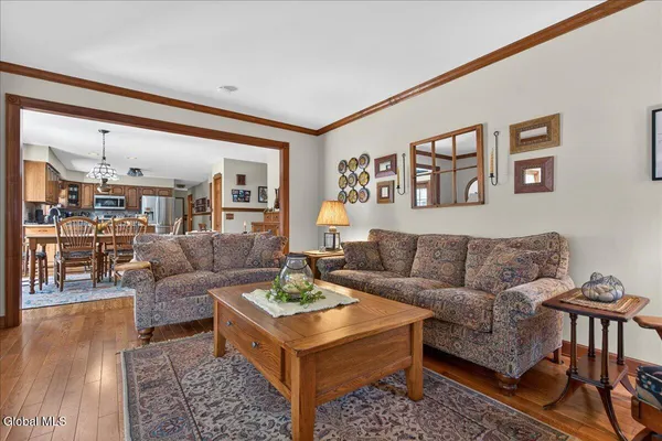 $699,900 | 10 Timberwick Drive, Halfmoon, NY 12065