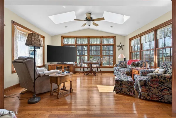 $699,900 | 10 Timberwick Drive, Halfmoon, NY 12065