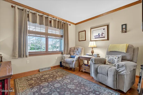 $699,900 | 10 Timberwick Drive, Halfmoon, NY 12065