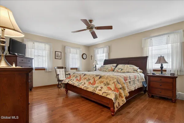 $699,900 | 10 Timberwick Drive, Halfmoon, NY 12065