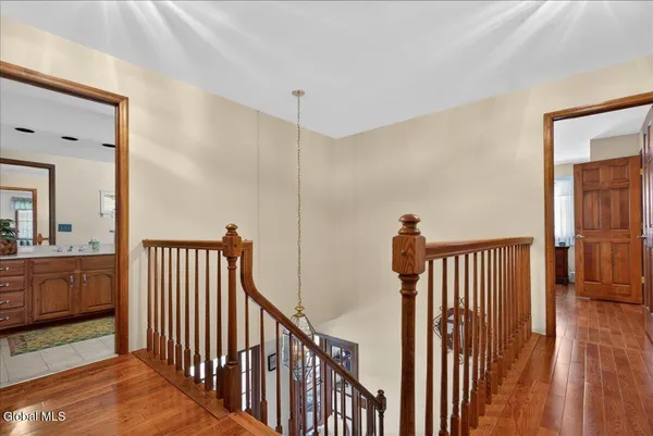 $699,900 | 10 Timberwick Drive, Halfmoon, NY 12065