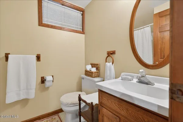 $699,900 | 10 Timberwick Drive, Halfmoon, NY 12065