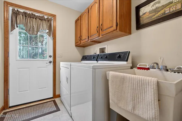 $699,900 | 10 Timberwick Drive, Halfmoon, NY 12065