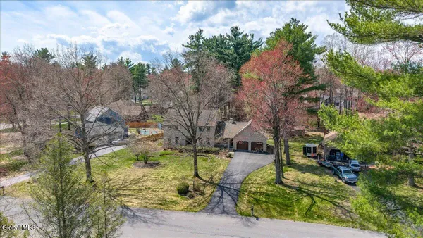 $699,900 | 10 Timberwick Drive, Halfmoon, NY 12065