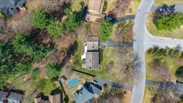 $699,900 | 10 Timberwick Drive, Halfmoon, NY 12065