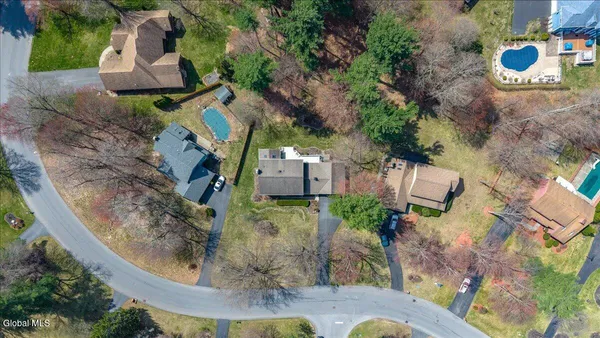 $699,900 | 10 Timberwick Drive, Halfmoon, NY 12065