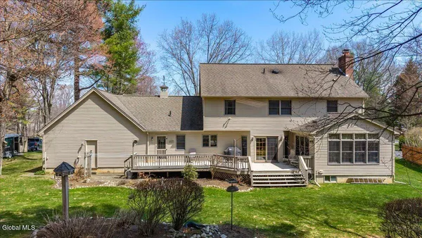 $699,900 | 10 Timberwick Drive, Halfmoon, NY 12065