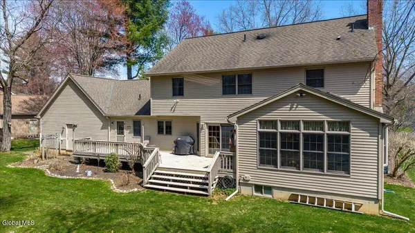 $699,900 | 10 Timberwick Drive, Halfmoon, NY 12065
